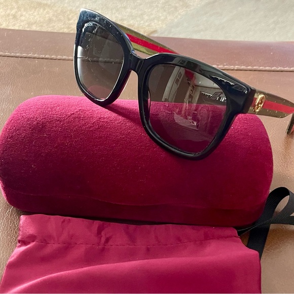 Gucci authentic Black Women's Sunglasses with Gold interlocking G accents. - Picture 2 of 12